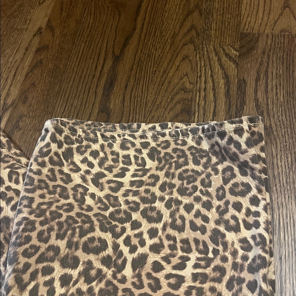 American Eagle Animal print Baggy Low Rise Wide Leg jeans NWT size 0 - Picture 4 of 7